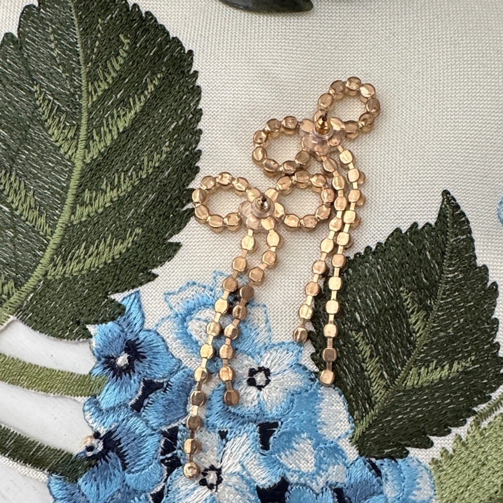 Elegant Gold Bow Earrings - Picture 4 of 4